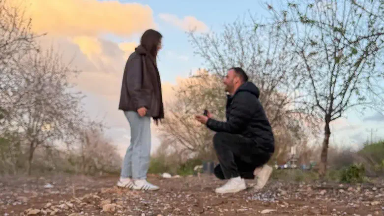 Gal Moreno announces engagement
