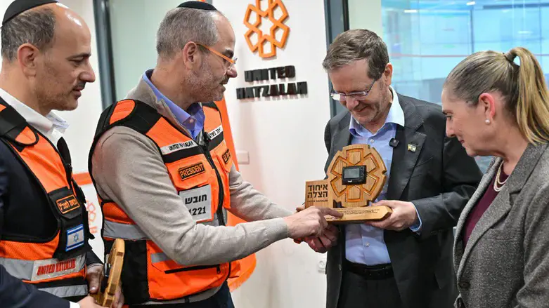 President Isaac Herzog an wife Michal visit United Hatzalah