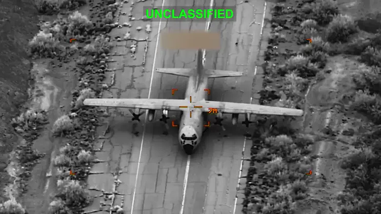 Момент удара по иранским самолетам