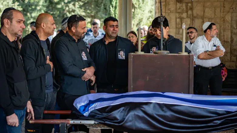 הלוויתו של אמיד מורטוזוב