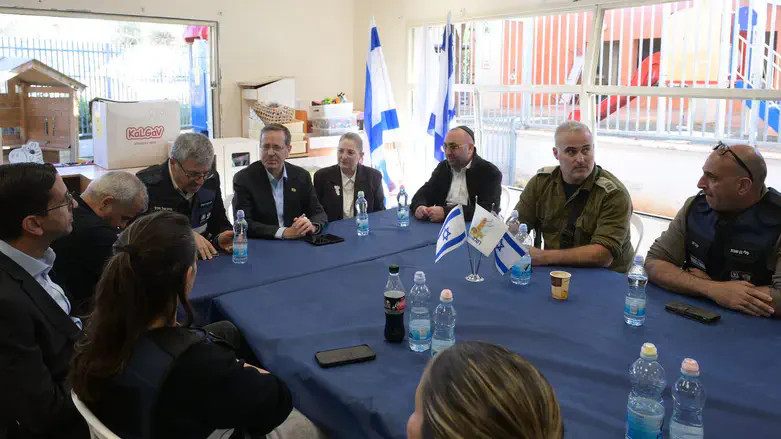 הנשיא הרצוג בביקור ברמלה