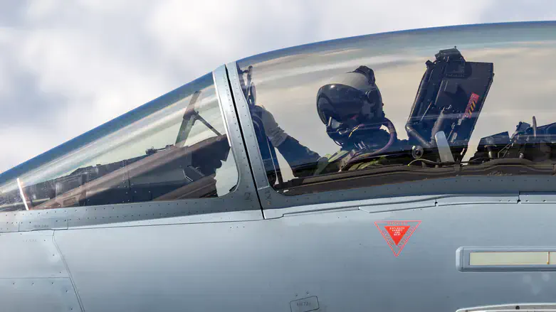 לפעמים צריך לשבת בתא הטייס