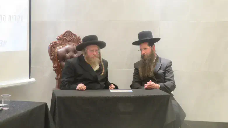 ראש המועצה עם האדמו"ר