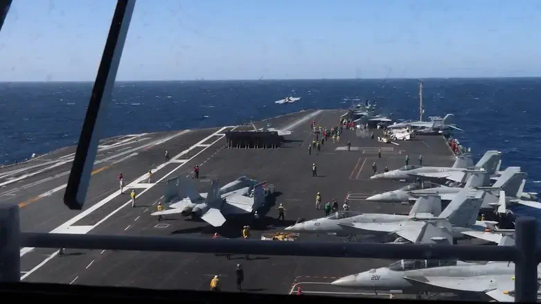 הפעילות בנושאת המטוסים