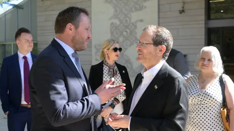 Herzog with Estonian FM