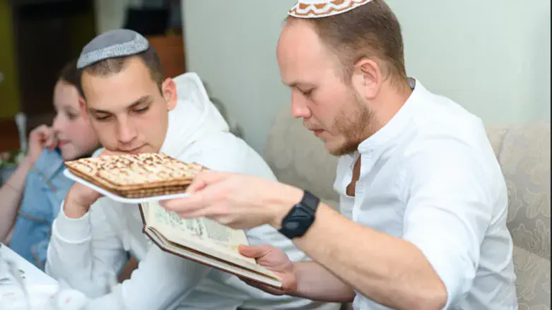 Lifting the  matza att the Seder