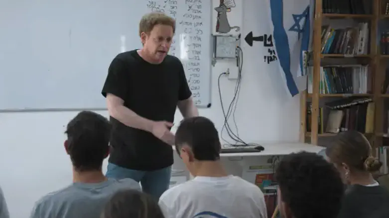 ליאור שליין מול תלמידים