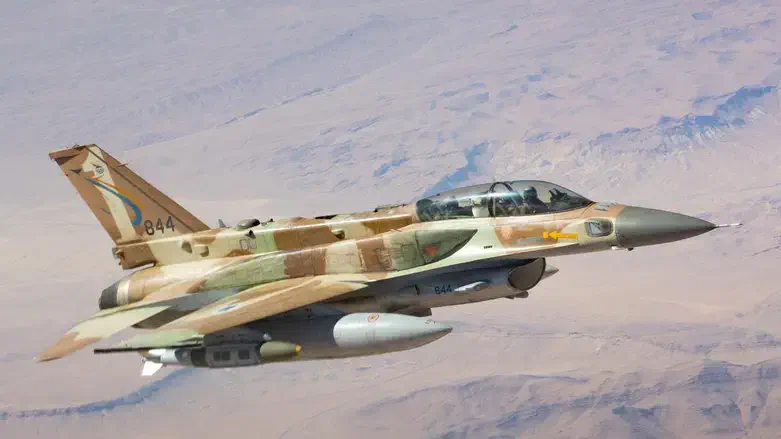 מטוס קרב בדרך לתקיפה