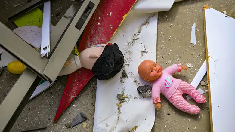 Scene of the missile strike in Rishon Lezion