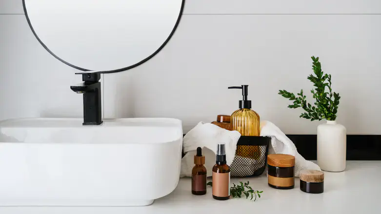 אביזרי אמבטיה. אילוסטרציה