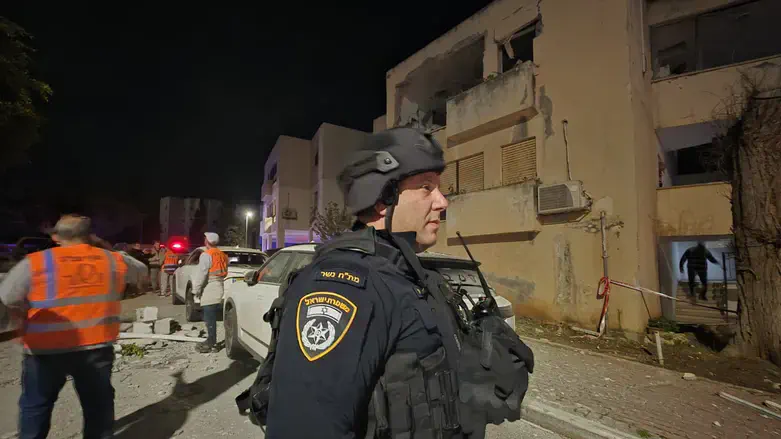 Разрушенный дом в Нешере