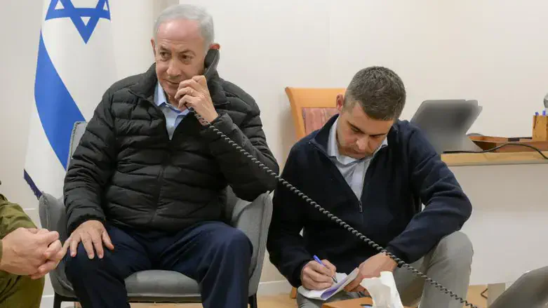 זיו אגמון לצד נתניהו