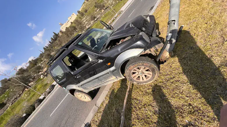 Автомобиль, получивший повреждения в результате инцидента.