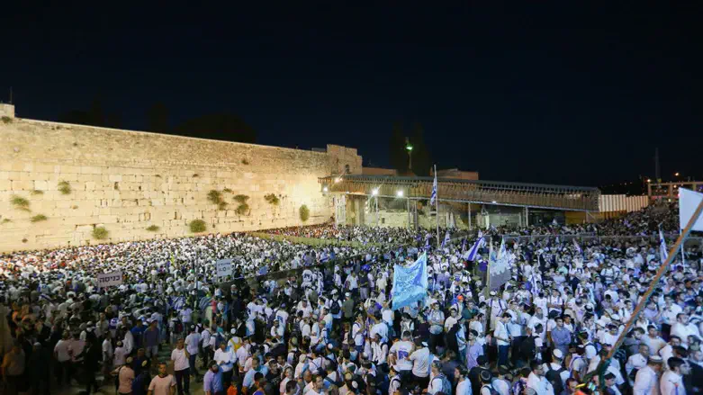Flag dance at Kotel
