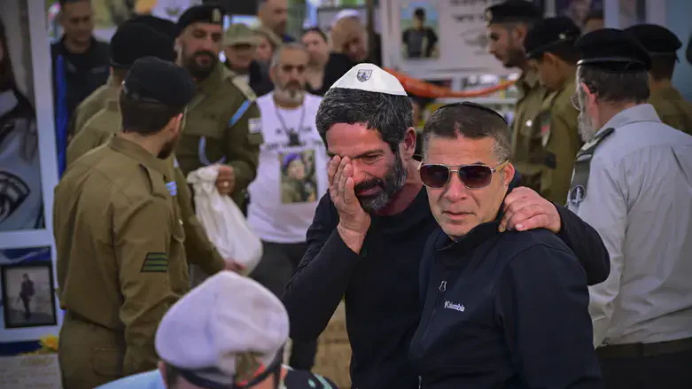 סמל לירן בן ציון מובא למנוחות