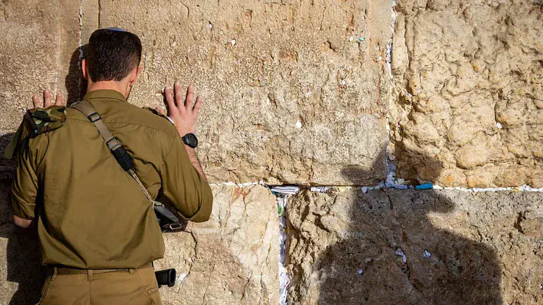 An IDF soldier at the Wall