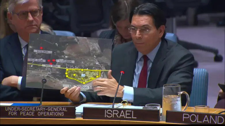 Danon with map of Hezbollah near UNIFIL
