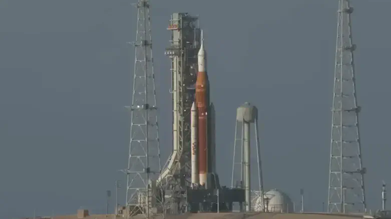 إطلاق تاريخي: العودة إلى القمر