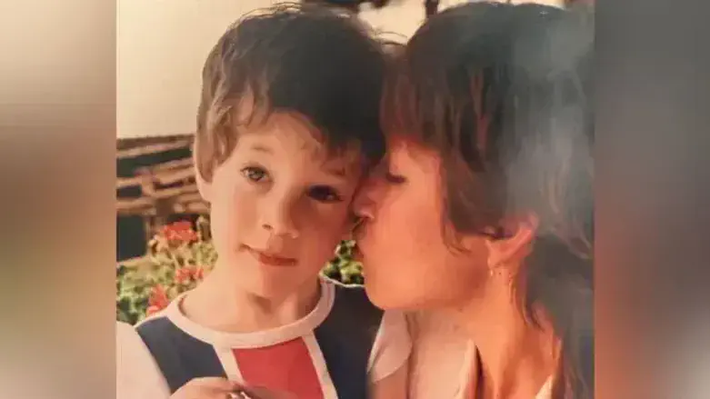 צרויה להב עם בנה יונתן אלבלק