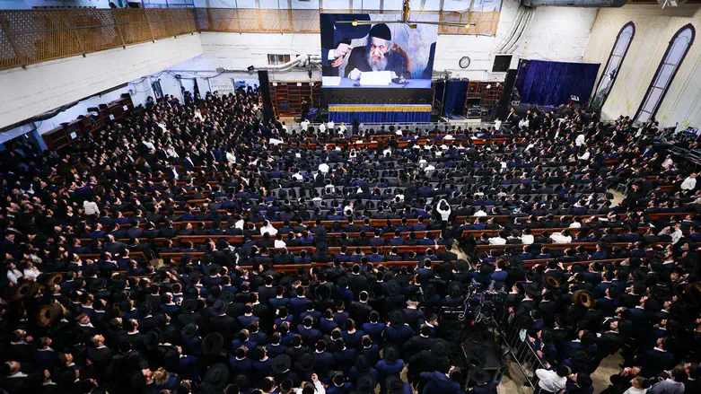 Тысячи людей на мероприятии в Бней-Браке