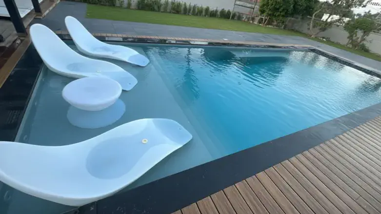 בריכות פיברגלס של מפעל מפלים