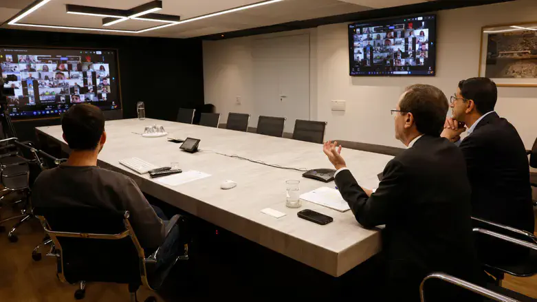 Президент Герцог в серии специальных встреч