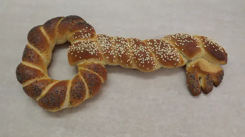 A 'Key Challah'