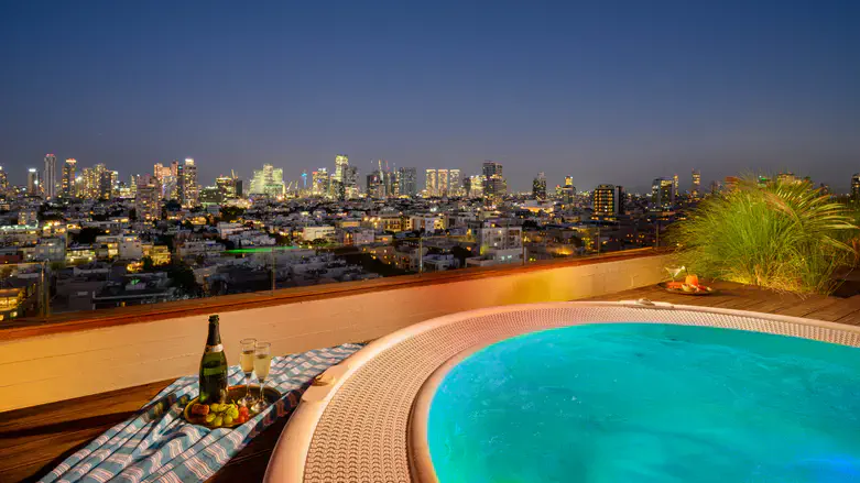 Carlton TLV Rooftop Jacuzzi blue water