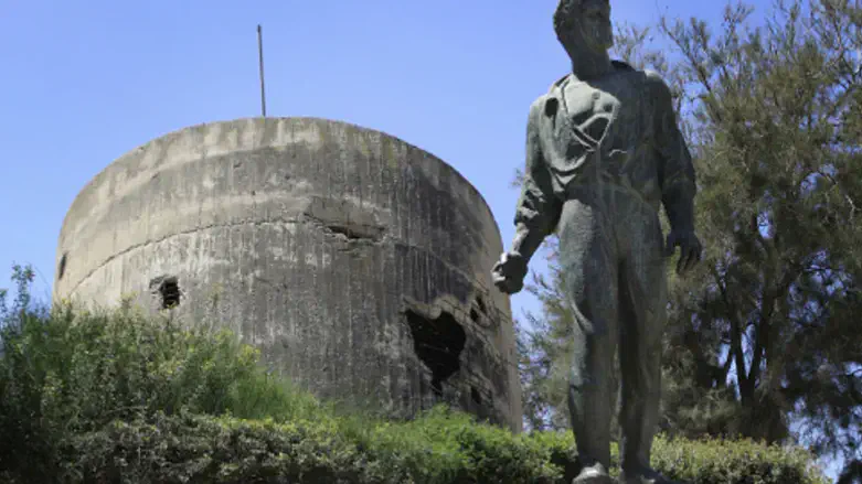 Statue at Mordechai Anielewicz at Kibbutz Yad Mordechai