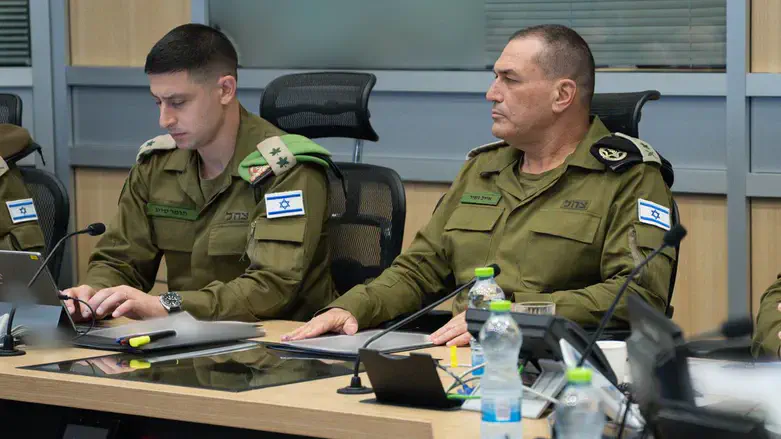 IDF Chief of Staff Eyal Zamir (R)