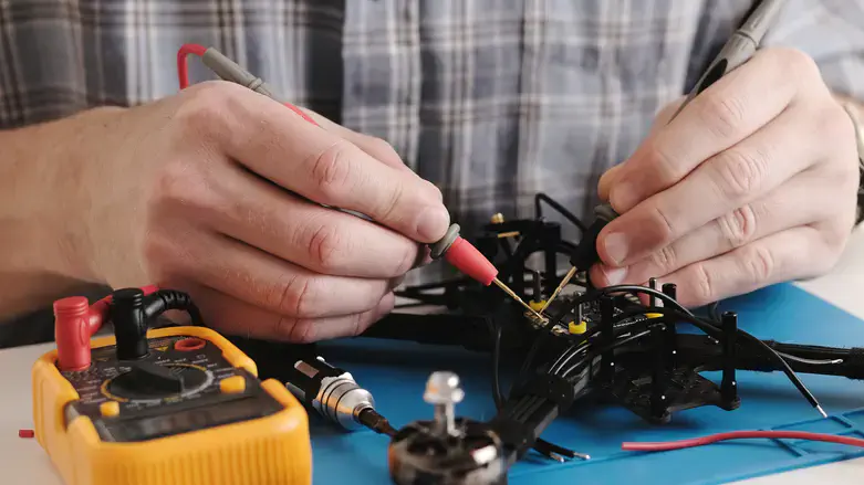 הרכבת רחפן אופטי FPV