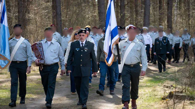 משלחת 'עדים במדים'