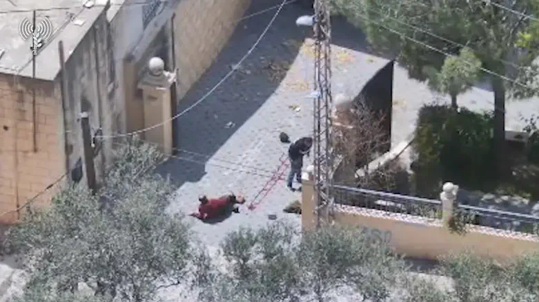 Hezbollah terrorists surrender to paratroopers
