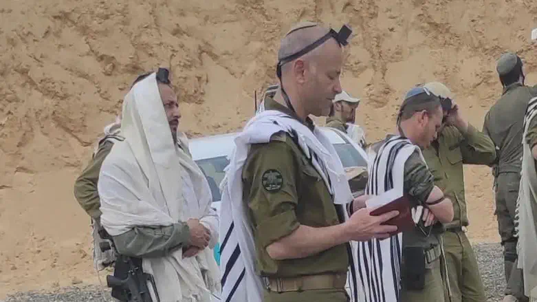 קובי הלר בתפילה