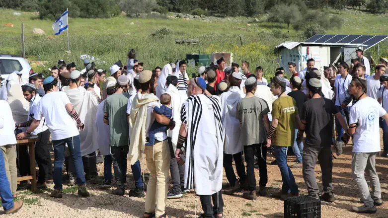 תפילת הלל חגיגית באדמות הגליל