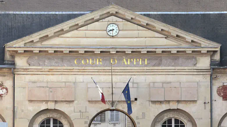 The pediment of the Versailles Court of Appeal, located in the former Queen's Stables