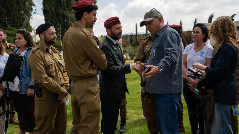 אחד הטקסים בבתי העלמין ביום הזיכרון