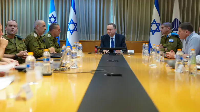 Katz meets military leaders