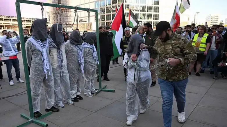 Mock Iranian hangings at Alexanderplatz