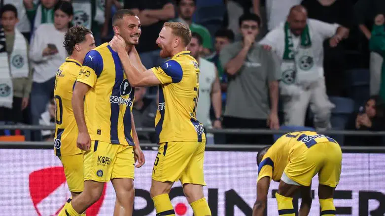 שחקני מכבי חוגגים הערב בחיפה