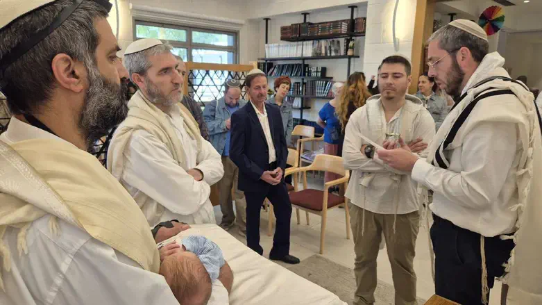 הברית במושב רמות השבים