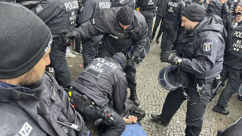Anti-Israel protesters outside Elbit Systems