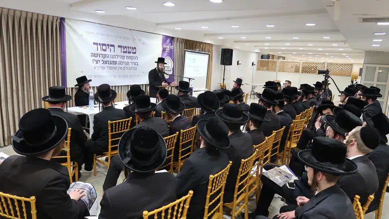 קהילה חסידית נוספת נודדת לעמנואל