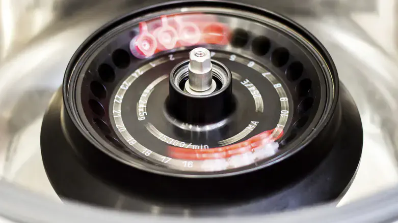 Centrifuge (illustration)