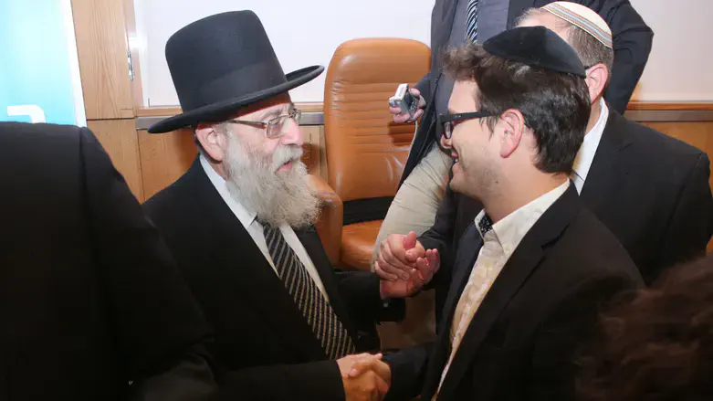 שלמה קוק בשיחה עם הרב אריה שטרן