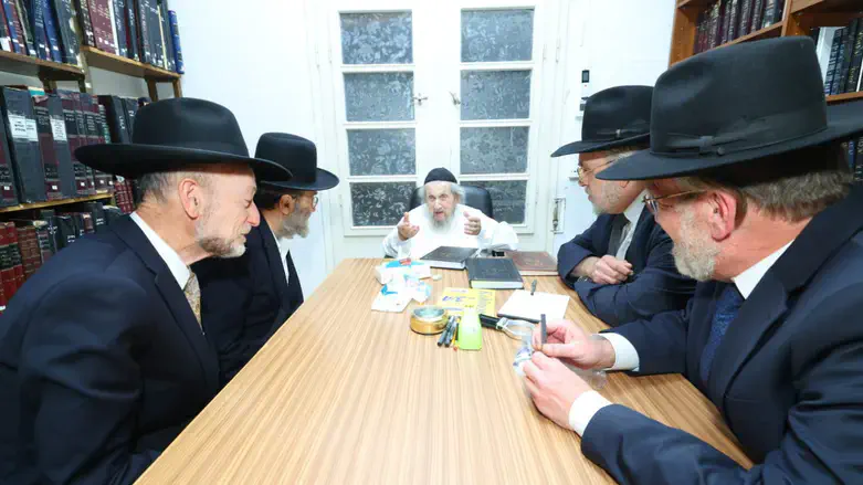 אנשי דגל התורה במעון הרב לנדו