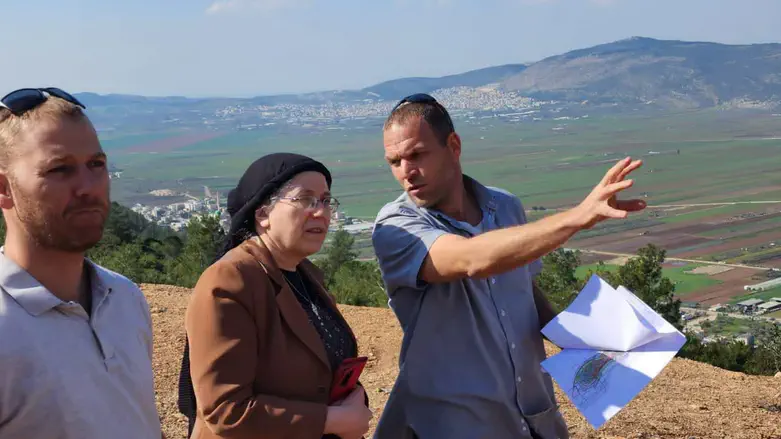 סיור קרקעות בגליל עם השרה סטרוק
