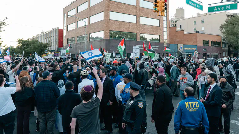 Pro- and anti-Israel protesters in Brooklyn