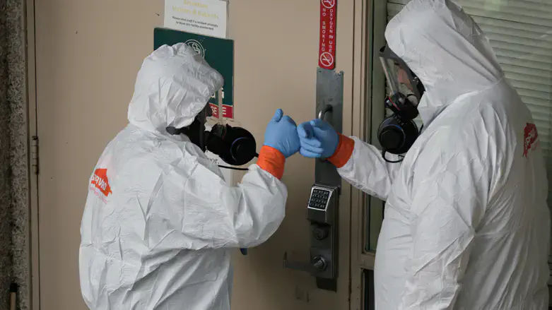 Hazmat suits protect against infectious diseases such as Andes hantavirus (illustrative)