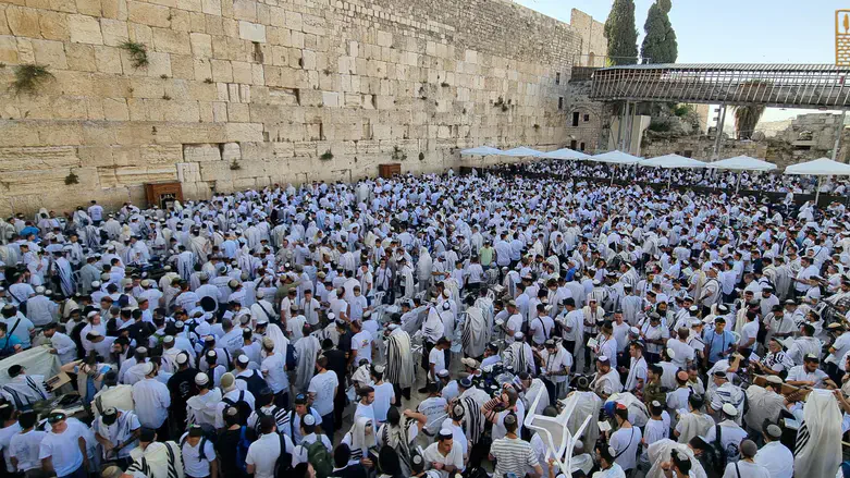 Jerusalem Day dancing at the Western Wall